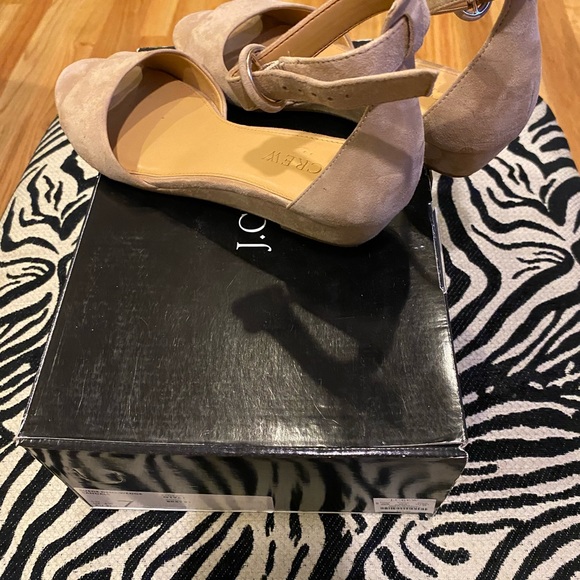 J Crew in wedge lower heel shoes ! Very comfortable - Picture 5 of 6